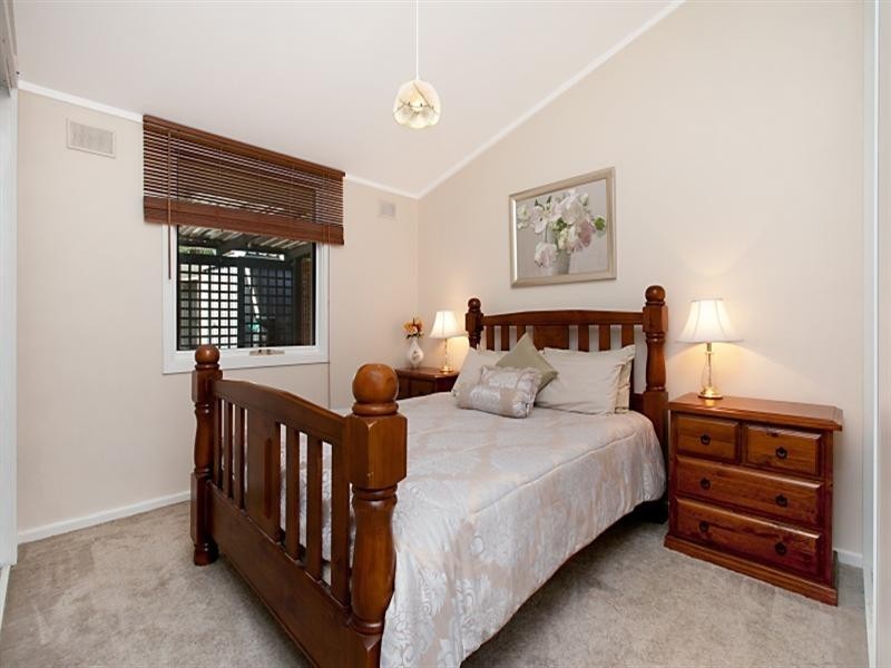 24 Chapel Road, Para Vista SA 5093