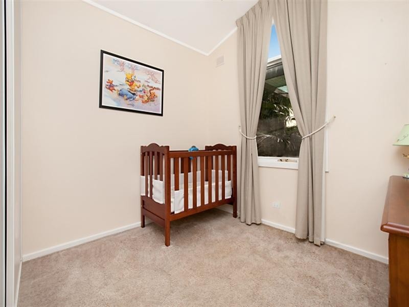 24 Chapel Road, Para Vista SA 5093