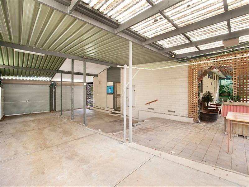 24 Chapel Road, Para Vista SA 5093