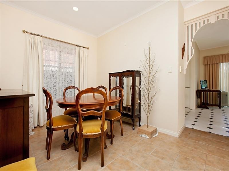 32 Regent Gardens Drive, Oakden SA 5086