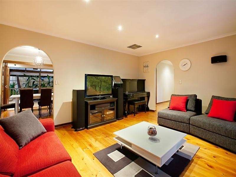 17 Landal Boulevard, Redwood Park SA 5097