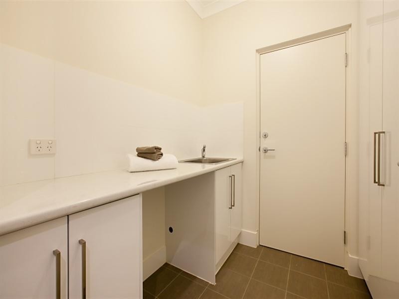 9 Amber Avenue, Clearview SA 5085