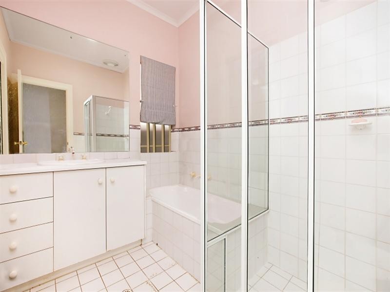 32 Regent Gardens Drive, Oakden SA 5086