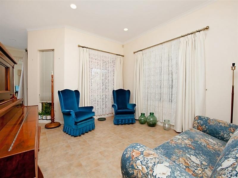 32 Regent Gardens Drive, Oakden SA 5086