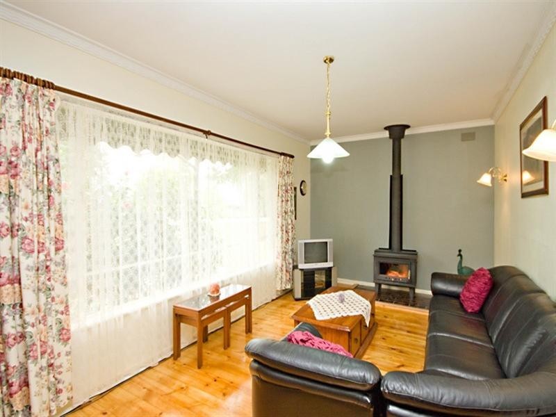 9 Barker Way, Valley View SA 5093