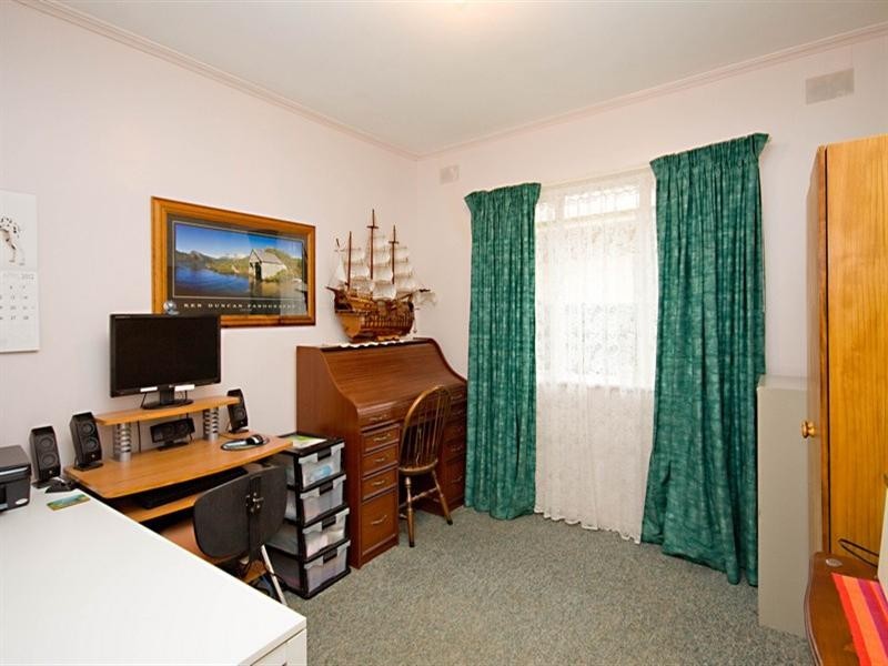 9 Barker Way, Valley View SA 5093