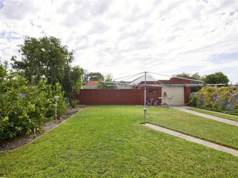 10 Selkirk Avenue, Clearview SA 5085