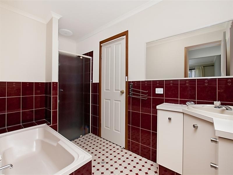 10 Thorpe Street, Oakden SA 5086