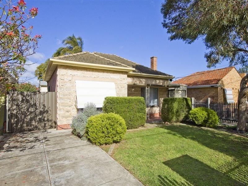 5 Selkirk Avenue, Clearview SA 5085