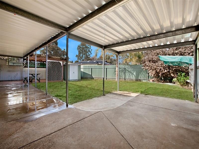 2 Edwards Court, Para Hills West SA 5096