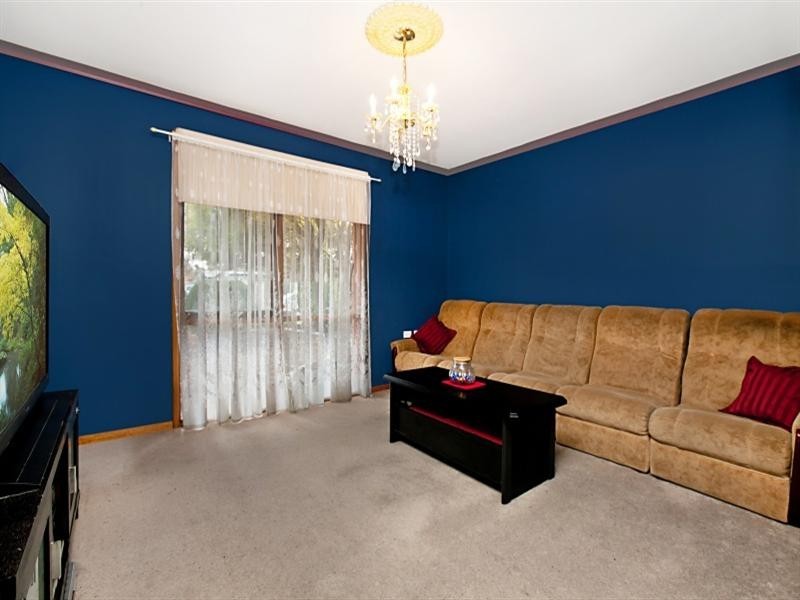 2 Edwards Court, Para Hills West SA 5096