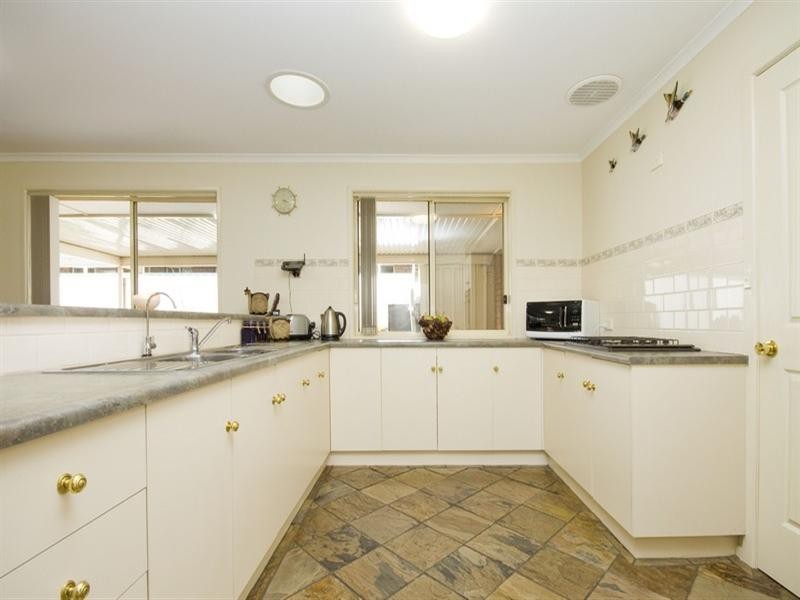 31 New Hampshire Drive Pine Lakes, Parafield Gardens SA 5107