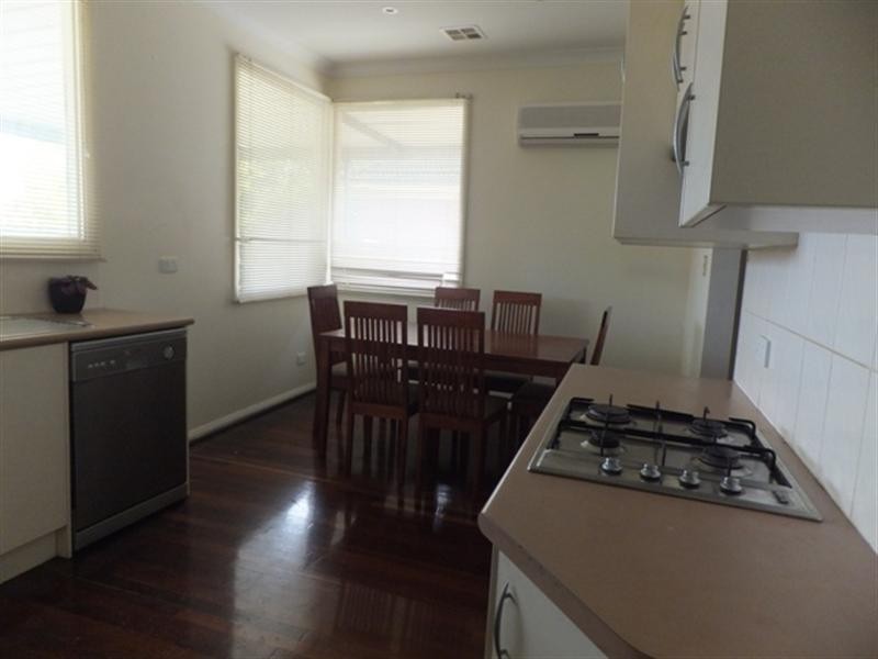 17 Grant Avenue, Gilles Plains SA 5086