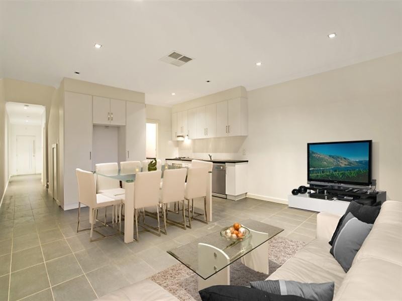 6 Mackenzie Circuit, Mawson Lakes SA 5095