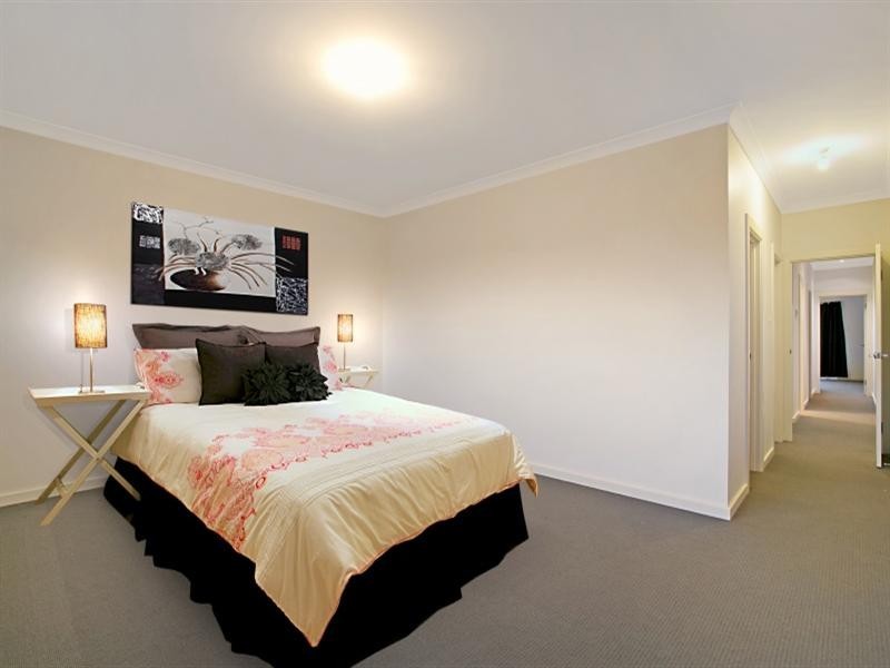 6 Mackenzie Circuit, Mawson Lakes SA 5095