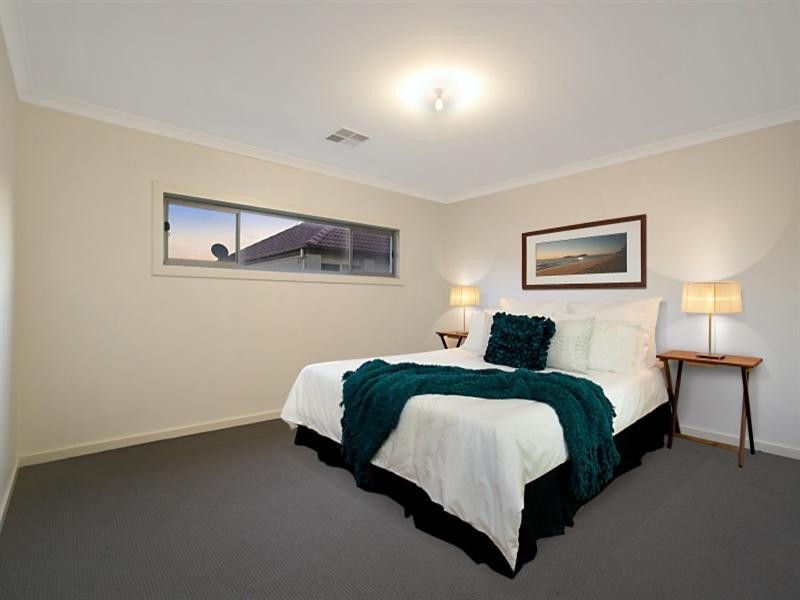 6 Mackenzie Circuit, Mawson Lakes SA 5095