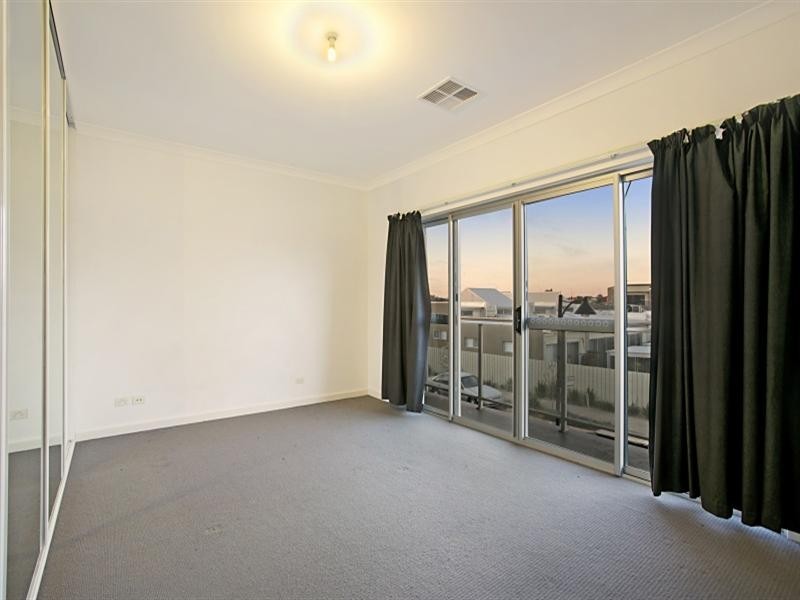 6 Mackenzie Circuit, Mawson Lakes SA 5095