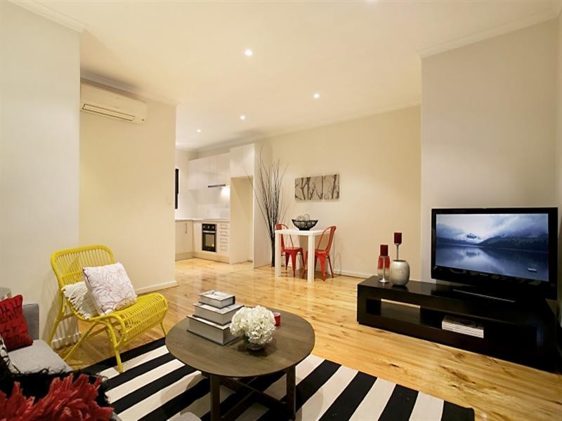 2/4a Gordon Road, Black Forest SA 5035