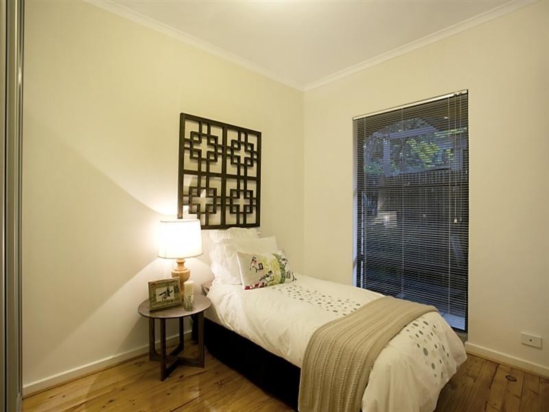 2/4a Gordon Road, Black Forest SA 5035