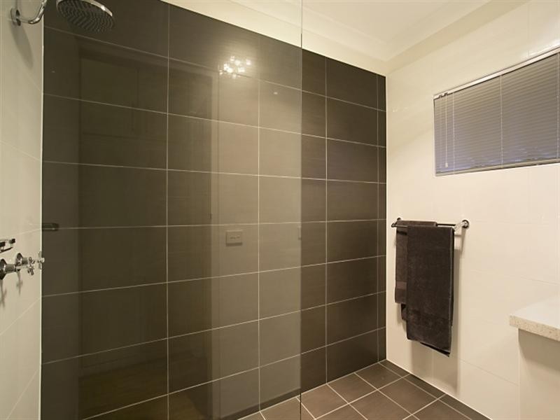 2/4a Gordon Road, Black Forest SA 5035