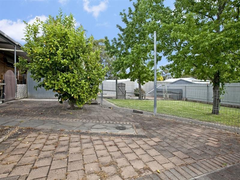 2 Harris Road, Redwood Park SA 5097