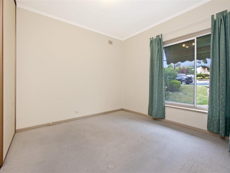 2 Harris Road, Redwood Park SA 5097