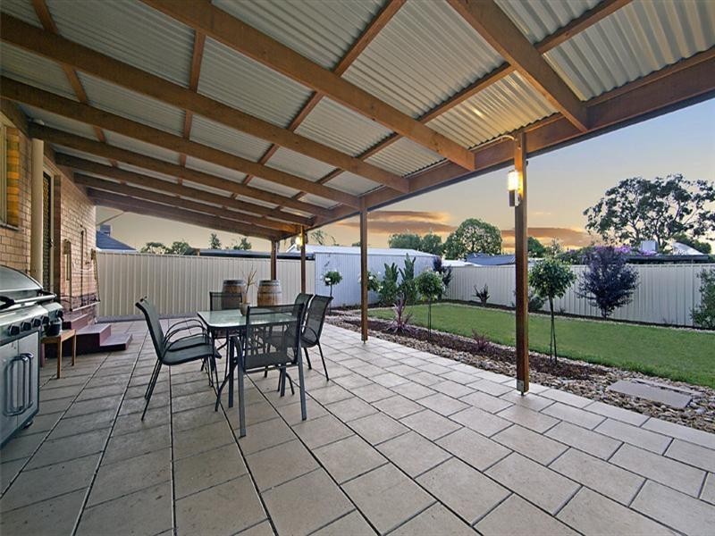 8 Dennis Crescent, Para Hills SA 5096