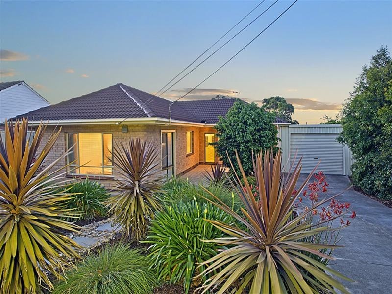 8 Dennis Crescent, Para Hills SA 5096
