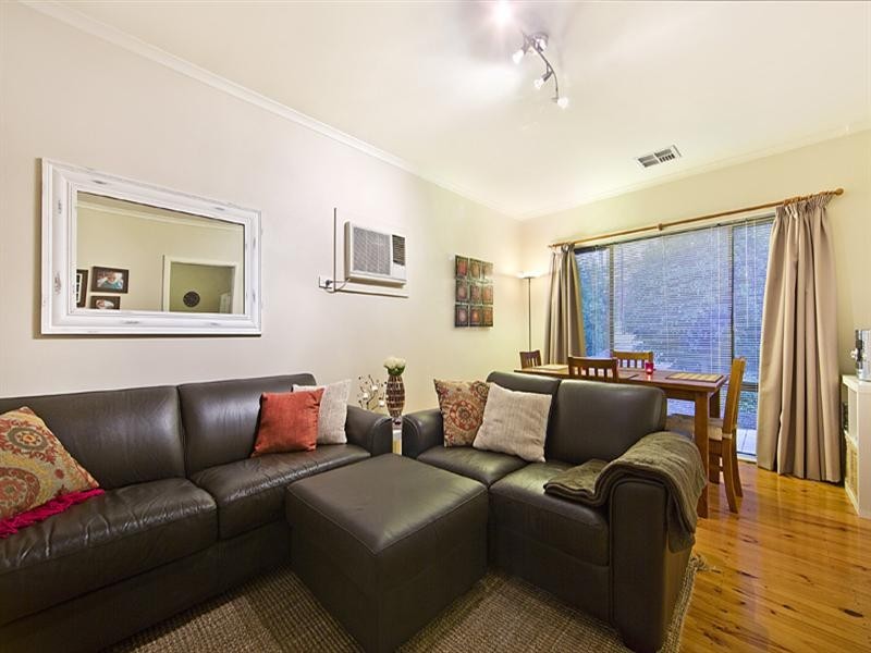 8 Dennis Crescent, Para Hills SA 5096