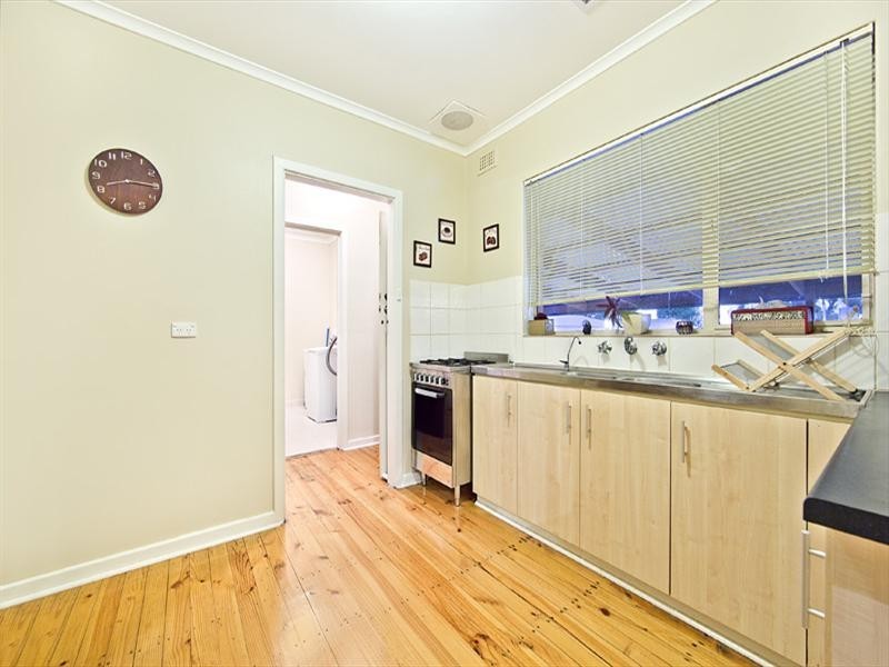 8 Dennis Crescent, Para Hills SA 5096