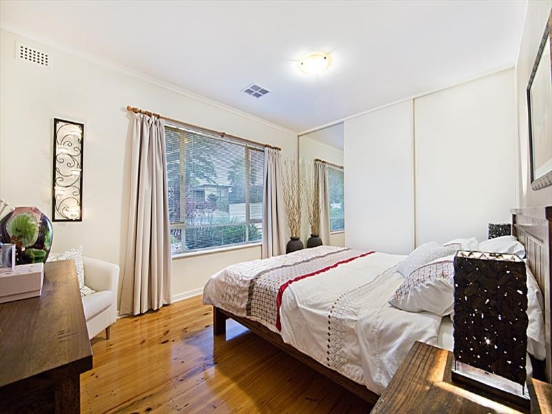 8 Dennis Crescent, Para Hills SA 5096