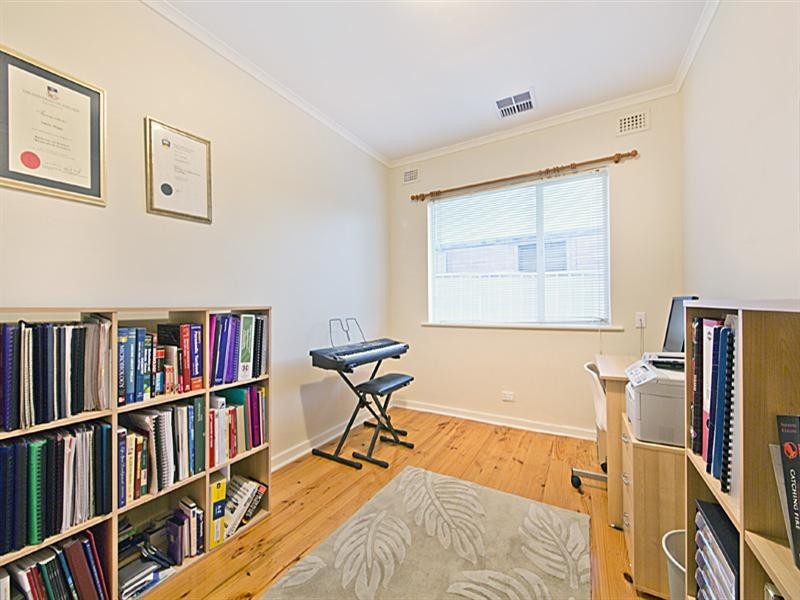 8 Dennis Crescent, Para Hills SA 5096