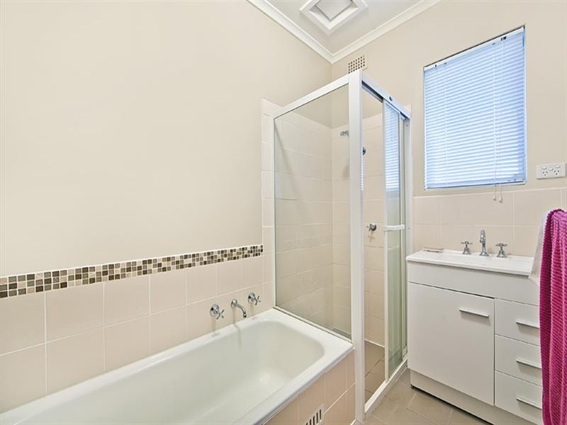 8 Dennis Crescent, Para Hills SA 5096