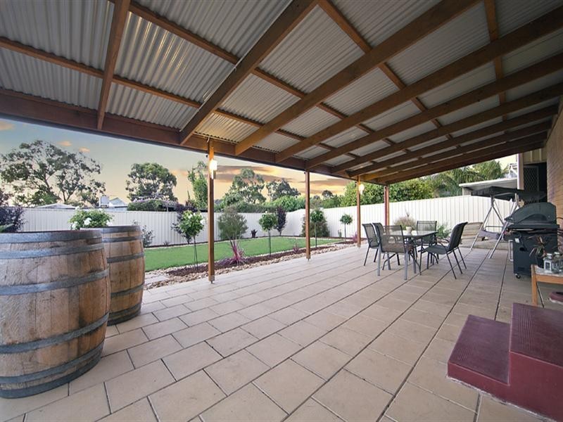 8 Dennis Crescent, Para Hills SA 5096