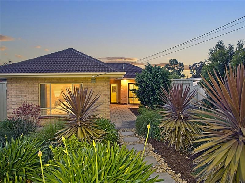 8 Dennis Crescent, Para Hills SA 5096