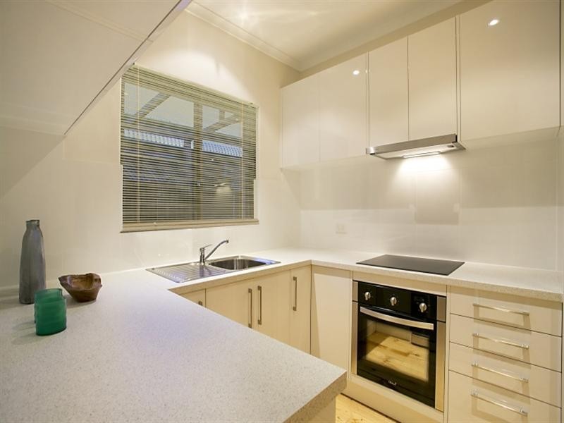 2/4a Gordon Road, Black Forest SA 5035