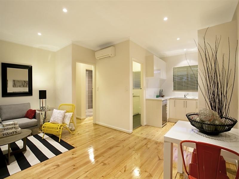 2/4a Gordon Road, Black Forest SA 5035