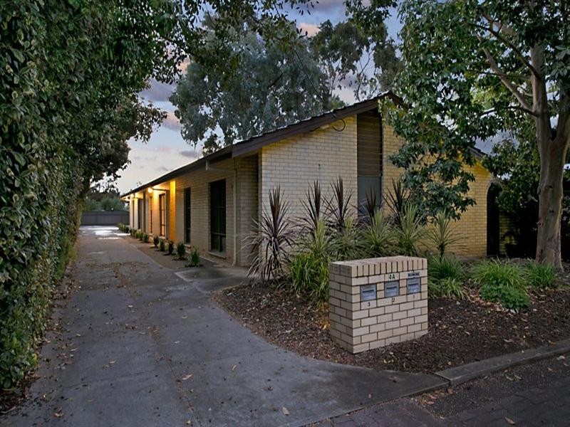 2/4a Gordon Road, Black Forest SA 5035