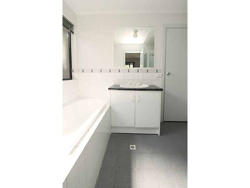 19 Lyle Court, Para Vista SA 5093