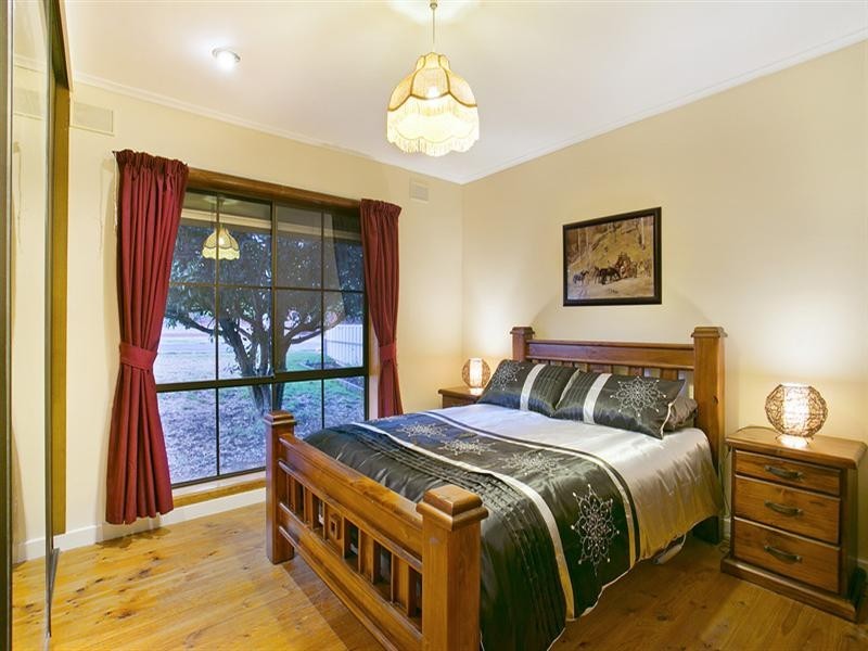 14 Eyre Crescent, Valley View SA 5093