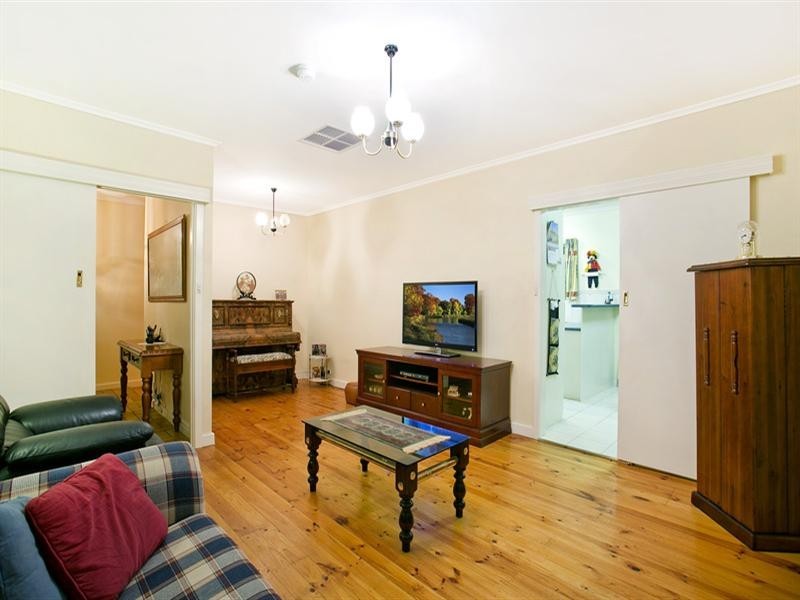 14 Eyre Crescent, Valley View SA 5093