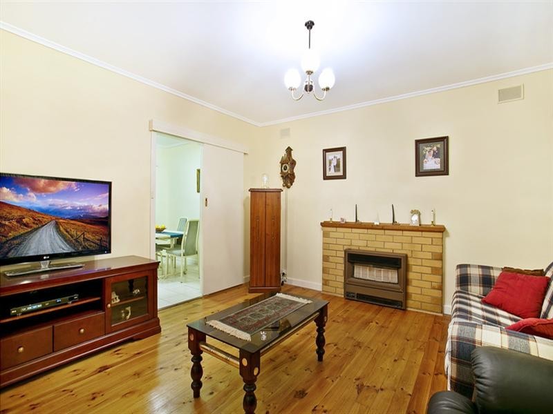 14 Eyre Crescent, Valley View SA 5093