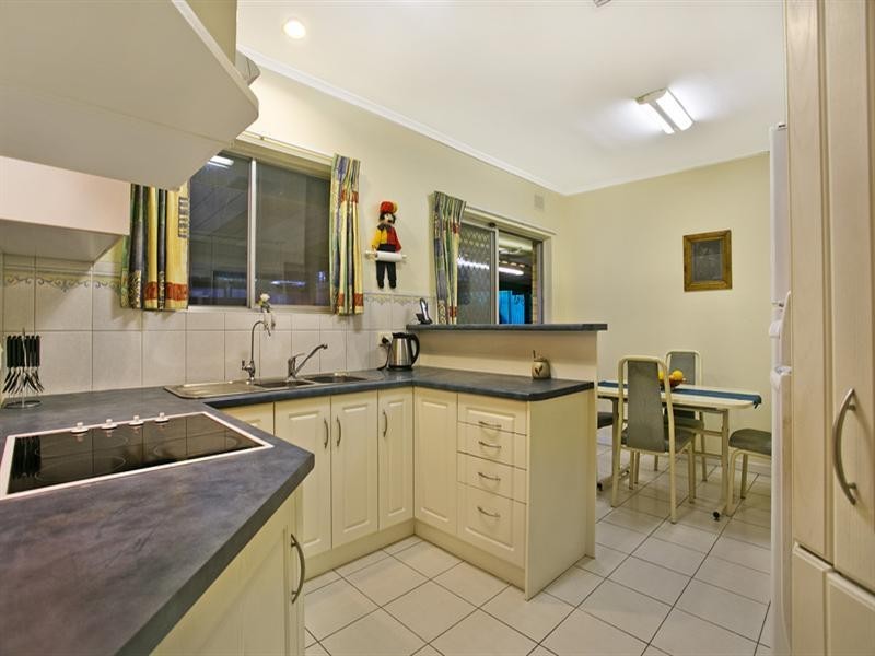 14 Eyre Crescent, Valley View SA 5093