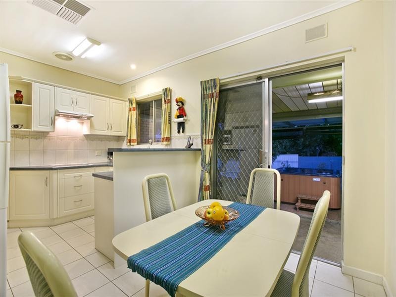14 Eyre Crescent, Valley View SA 5093