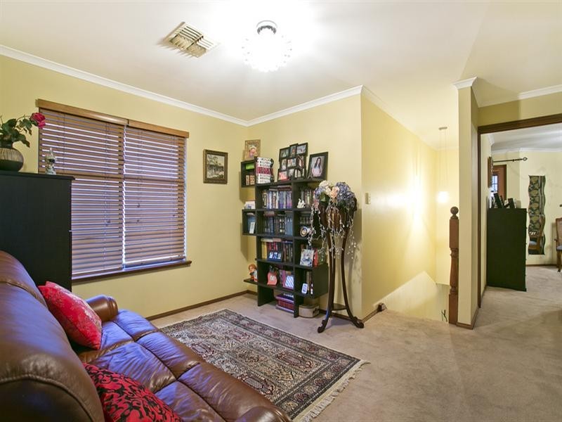 17 Mottistone Court, Oakden SA 5086