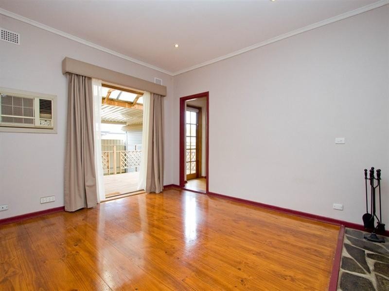 11 Kelway Crescent, Clearview SA 5085