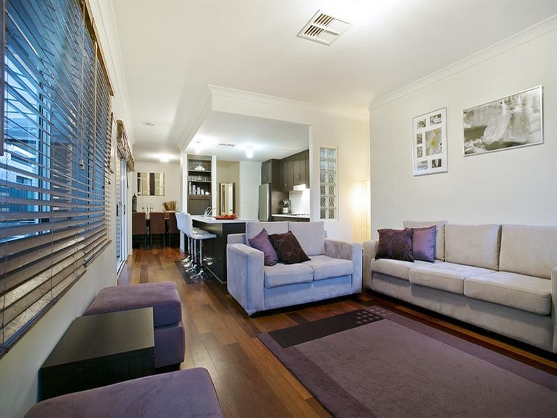 6 Elmwood Court, Mawson Lakes SA 5095