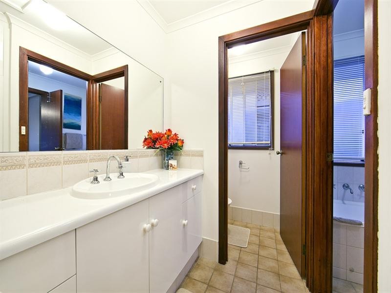 8 Brookdale Close, Gilles Plains SA 5086