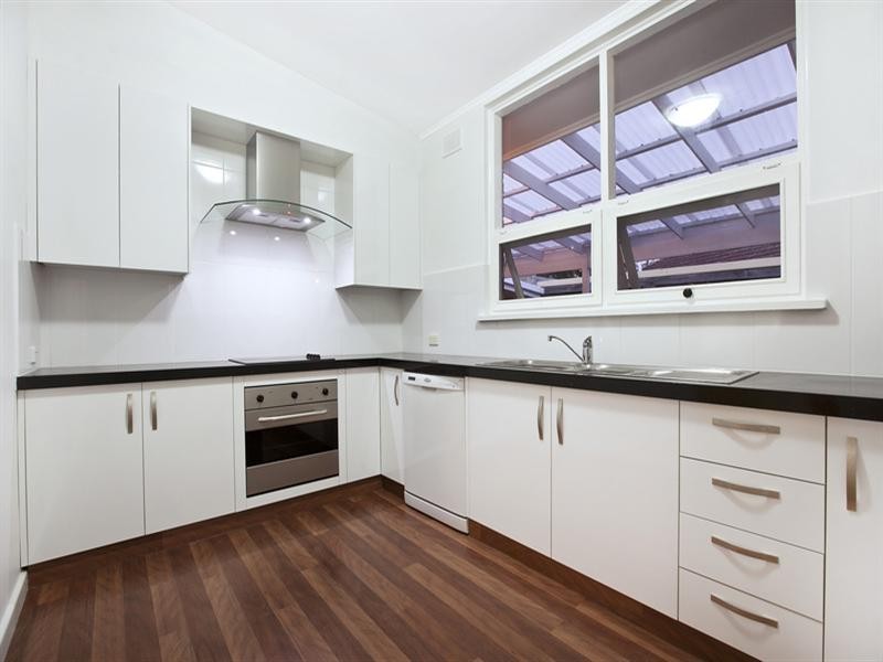 5 Eyre Crescent, Valley View SA 5093