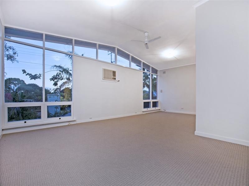 5 Eyre Crescent, Valley View SA 5093